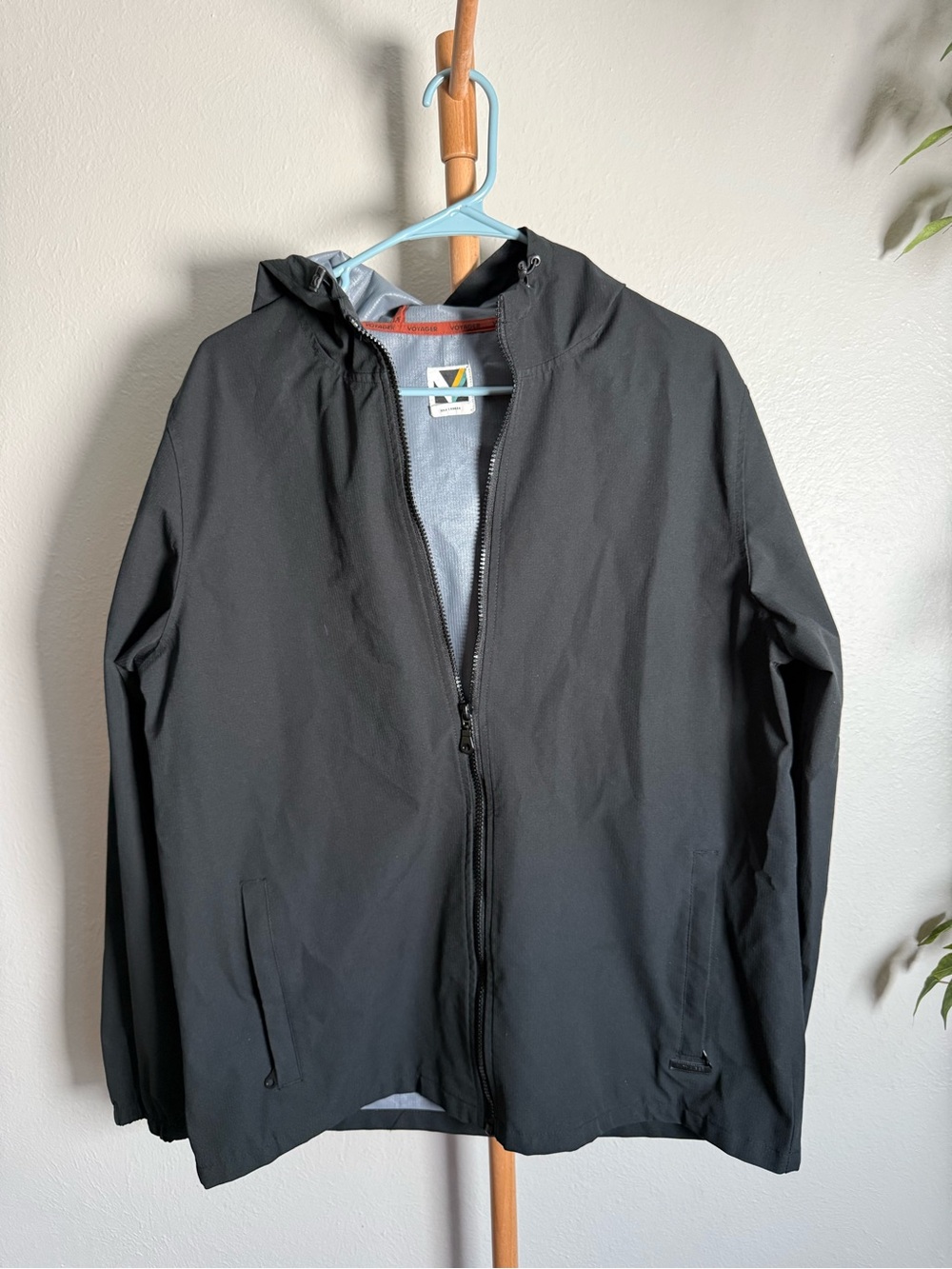 Voyager Men's Windwear Full-Zip Hooded Windbreaker Jacket in Black Size Medium